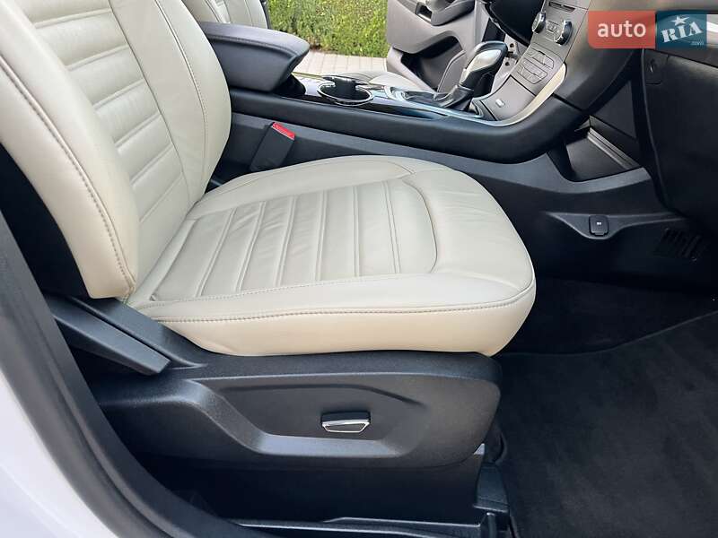 Внедорожник / Кроссовер Ford Edge 2016 в Ровно