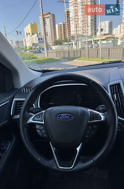 Внедорожник / Кроссовер Ford Edge 2019 в 