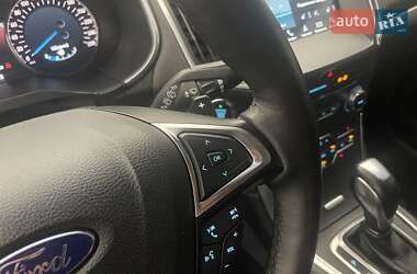 Внедорожник / Кроссовер Ford Edge 2016 в 