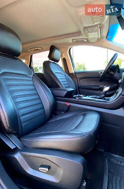 Внедорожник / Кроссовер Ford Edge 2016 в 
