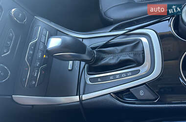 Внедорожник / Кроссовер Ford Edge 2015 в 