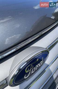 Внедорожник / Кроссовер Ford Edge 2015 в 