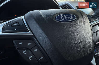 Внедорожник / Кроссовер Ford Edge 2018 в 