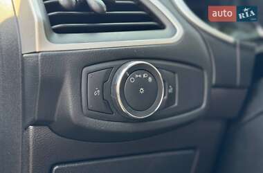 Внедорожник / Кроссовер Ford Edge 2015 в 