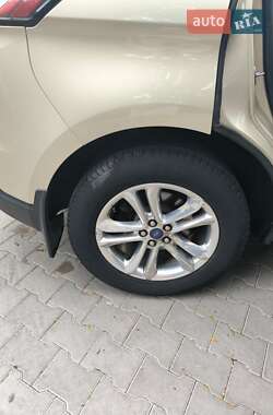 Внедорожник / Кроссовер Ford Edge 2017 в 
