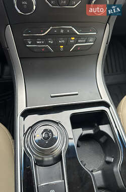 Внедорожник / Кроссовер Ford Edge 2020 в 