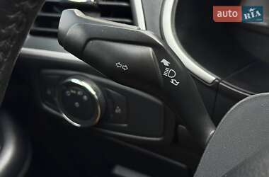 Внедорожник / Кроссовер Ford Edge 2015 в 
