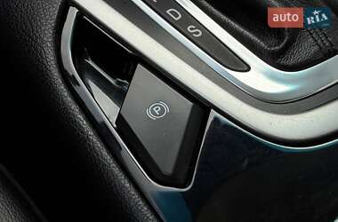 Внедорожник / Кроссовер Ford Edge 2015 в 