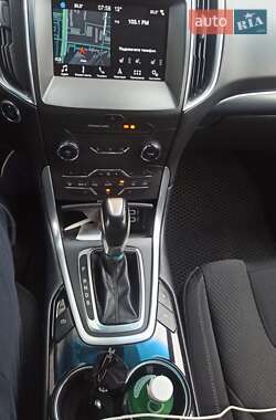 Внедорожник / Кроссовер Ford Edge 2017 в 