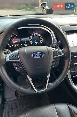 Внедорожник / Кроссовер Ford Edge 2017 в 