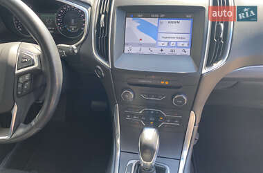 Внедорожник / Кроссовер Ford Edge 2017 в 