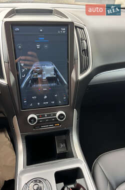 Позашляховик / Кросовер Ford Edge 2021 в 