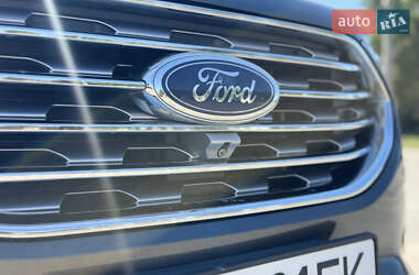 Позашляховик / Кросовер Ford Edge 2020 в 