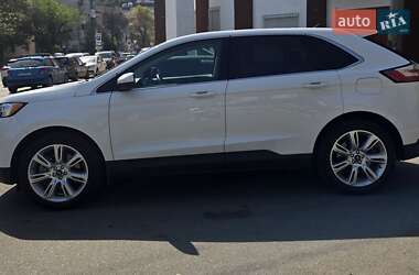Позашляховик / Кросовер Ford Edge 2023 в 
