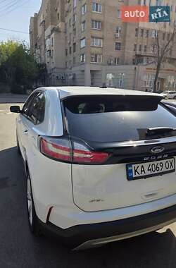 Позашляховик / Кросовер Ford Edge 2023 в 