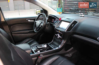 Позашляховик / Кросовер Ford Edge 2019 в 