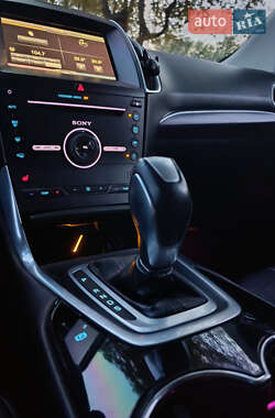 Внедорожник / Кроссовер Ford Edge 2015 в 
