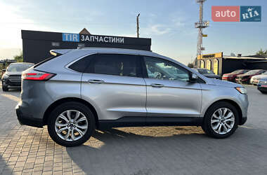 Позашляховик / Кросовер Ford Edge 2019 в 