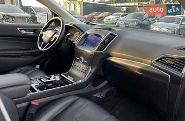 Позашляховик / Кросовер Ford Edge 2019 в 