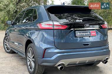 Позашляховик / Кросовер Ford Edge 2019 в 