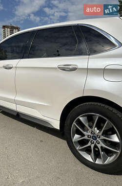 Позашляховик / Кросовер Ford Edge 2016 в 