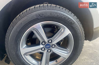 Позашляховик / Кросовер Ford Edge 2019 в 