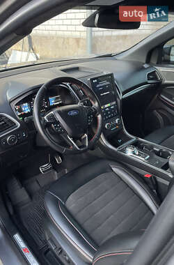 Позашляховик / Кросовер Ford Edge 2022 в 