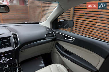 Позашляховик / Кросовер Ford Edge 2016 в 