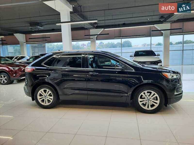 Позашляховик / Кросовер Ford Edge 2019 в 
