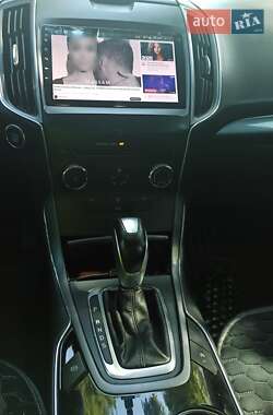 Внедорожник / Кроссовер Ford Edge 2016 в 