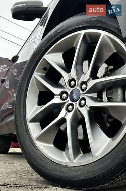 Внедорожник / Кроссовер Ford Edge 2017 в 