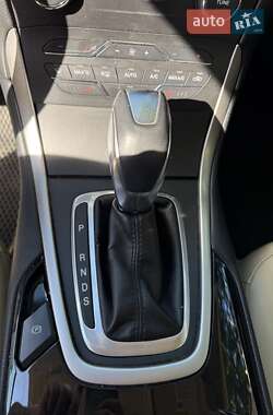Внедорожник / Кроссовер Ford Edge 2015 в 