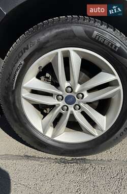 Внедорожник / Кроссовер Ford Edge 2015 в 