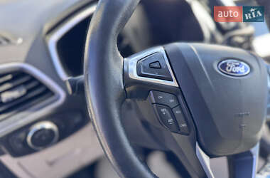 Позашляховик / Кросовер Ford Edge 2016 в 