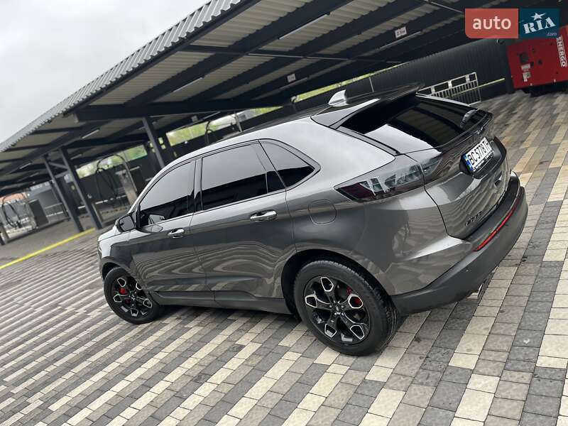Позашляховик / Кросовер Ford Edge 2018 в 