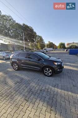 Позашляховик / Кросовер Ford Edge 2019 в 