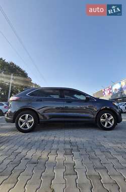 Позашляховик / Кросовер Ford Edge 2019 в 