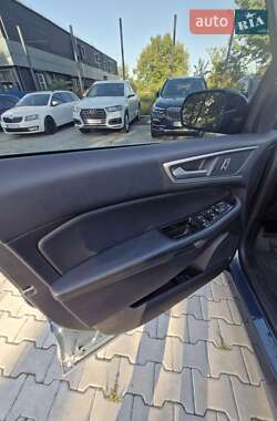 Позашляховик / Кросовер Ford Edge 2019 в 