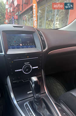 Внедорожник / Кроссовер Ford Edge 2016 в 