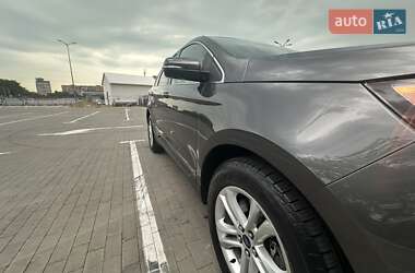 Внедорожник / Кроссовер Ford Edge 2019 в 