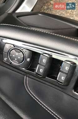 Позашляховик / Кросовер Ford Edge 2017 в 