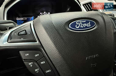 Позашляховик / Кросовер Ford Edge 2018 в 