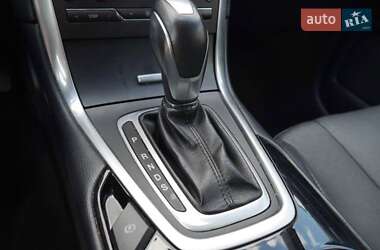 Внедорожник / Кроссовер Ford Edge 2018 в 
