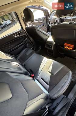 Позашляховик / Кросовер Ford Edge 2018 в 