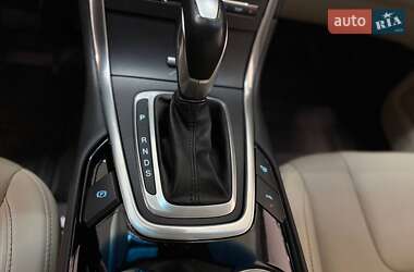 Внедорожник / Кроссовер Ford Edge 2017 в 
