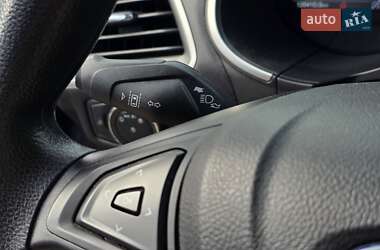 Позашляховик / Кросовер Ford Edge 2021 в 