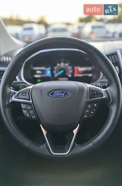 Внедорожник / Кроссовер Ford Edge 2017 в 