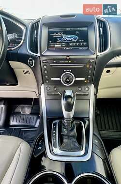 Позашляховик / Кросовер Ford Edge 2015 в 