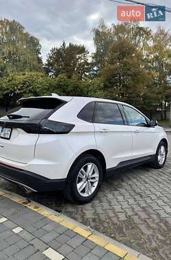 Позашляховик / Кросовер Ford Edge 2016 в 