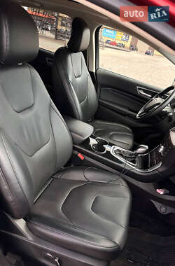 Внедорожник / Кроссовер Ford Edge 2017 в 